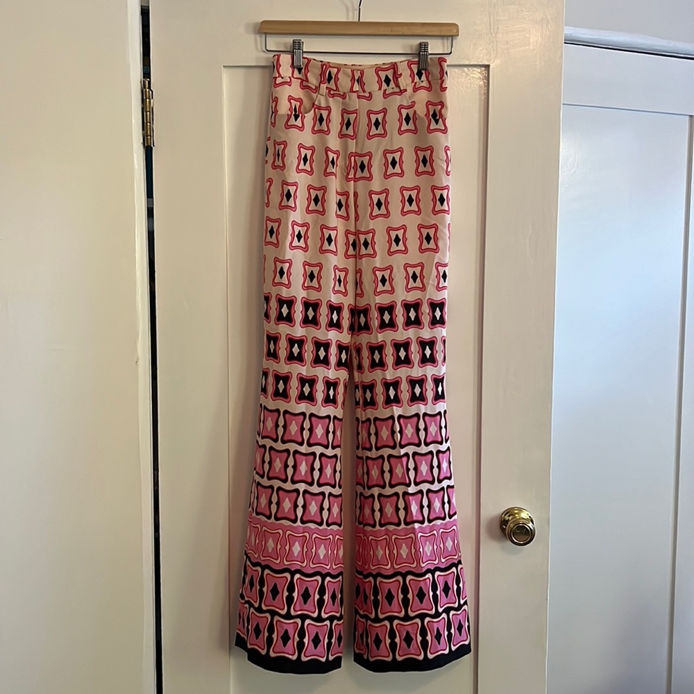 Brand new Zara pattern print bell bottom pants XS